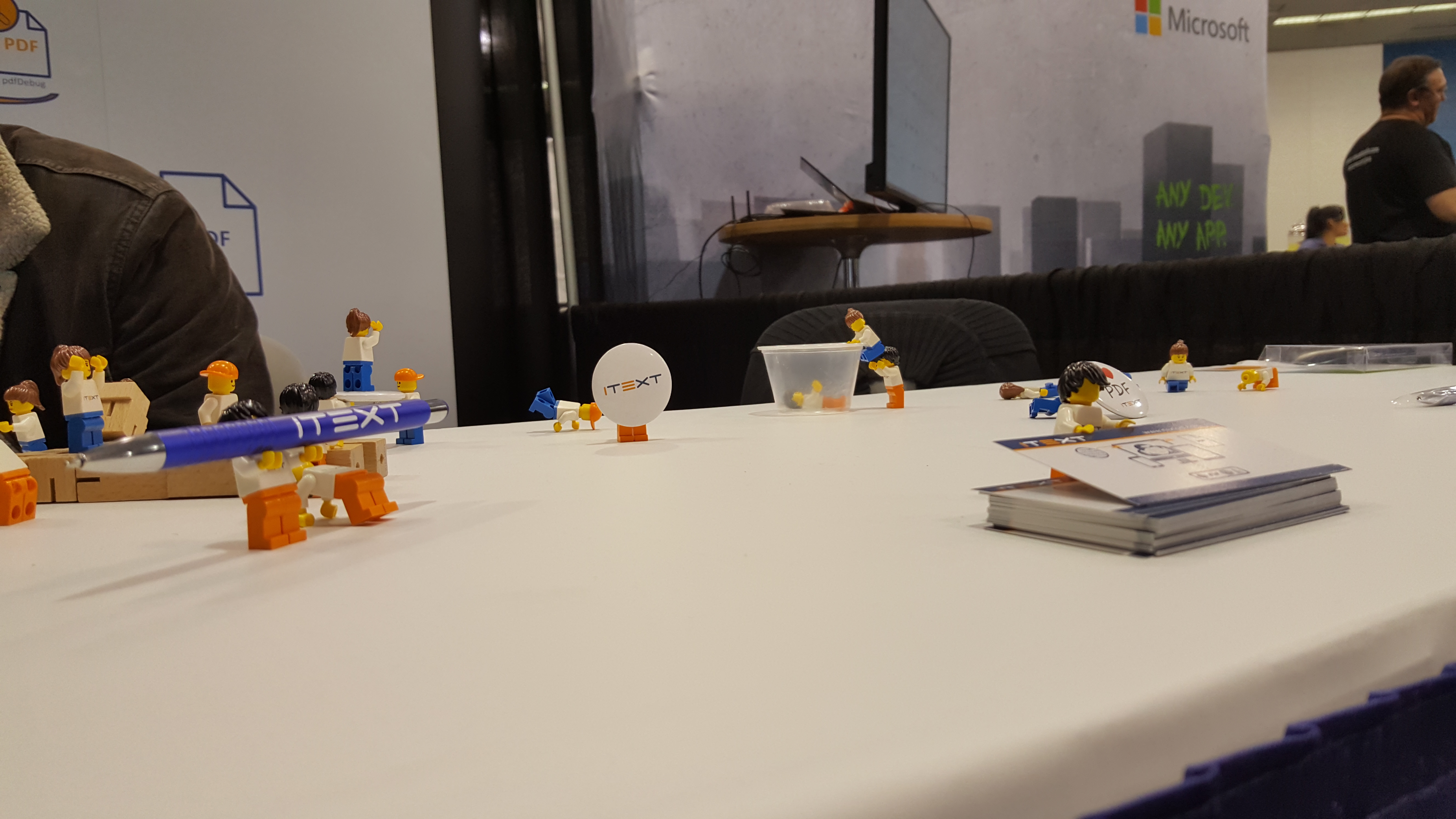 Minifigs at work iText