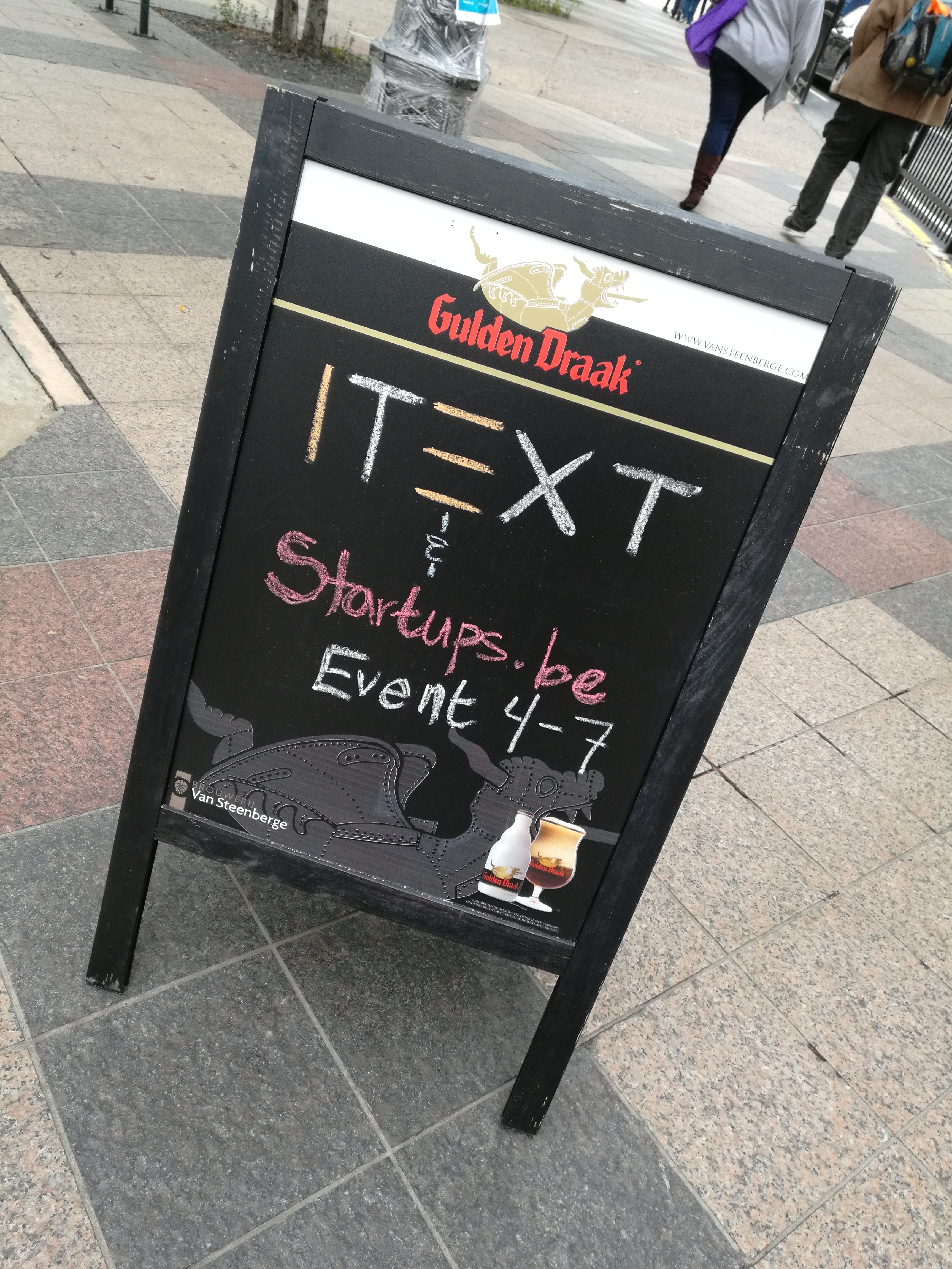 happy hour sign itext