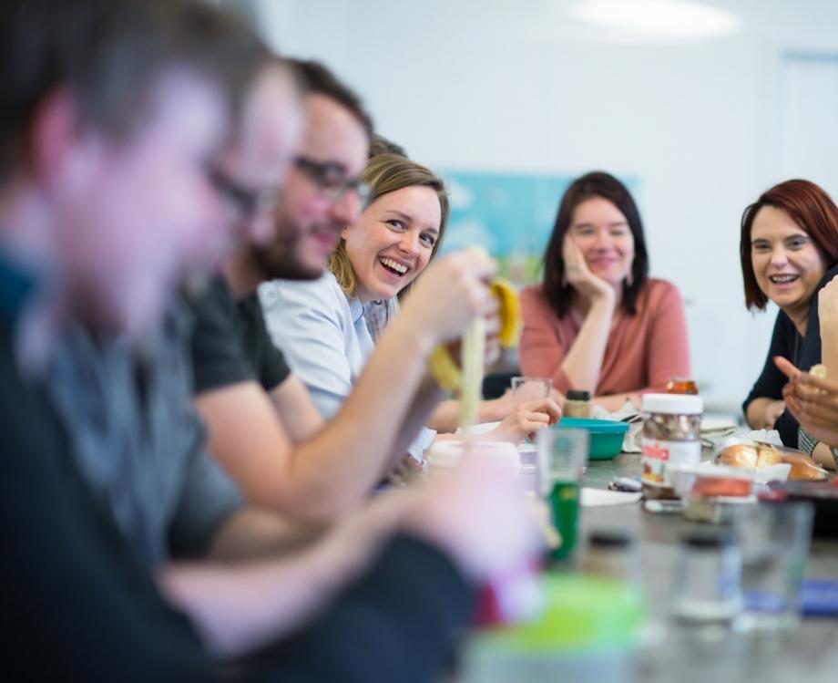 iText team stock pictures lunch 1